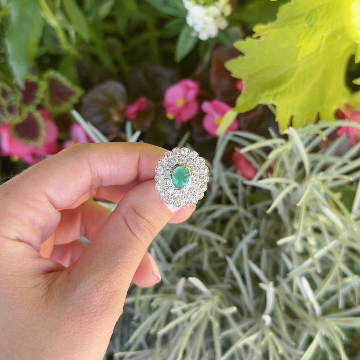 Antique Emerald & Diamond Ring 18K Yellow Gold & Platinum